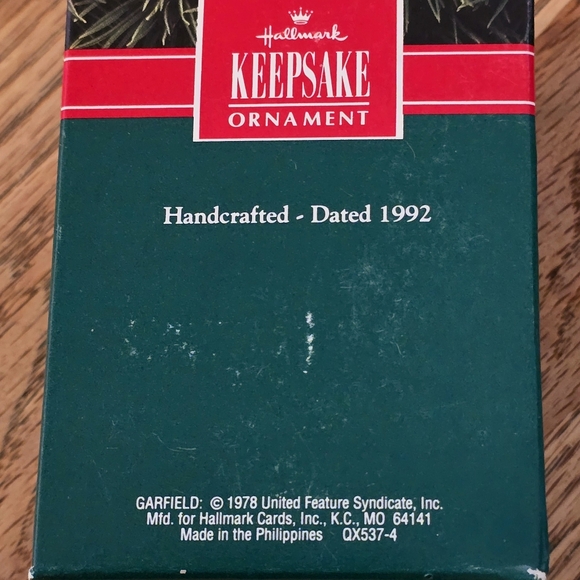 Garfield Hallmark Ornament- Bedtime Story, 1992, NIB - Picture 9 of 13